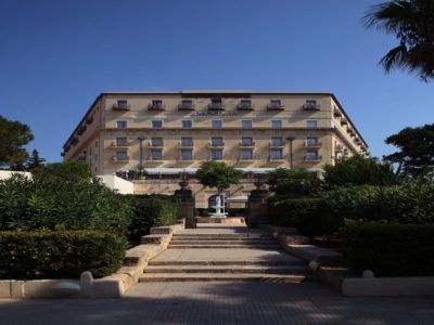 01_Phoenicia-Hotel_View-of-the-restored-facade-and-gardens_Photo-credits-Julian-Vassallo