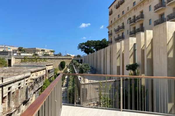 02_External-view-of-the-new-wing-hosting-the-Phoenicia-Spa-and-the-surrounding-areas_Credits-AP-Valletta