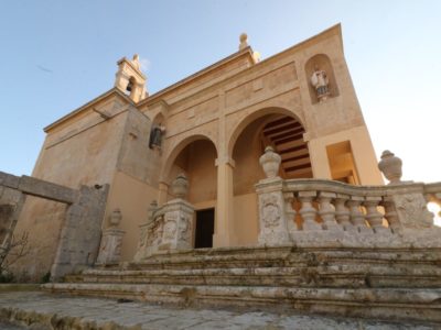 exterior_detail_parvis_portico