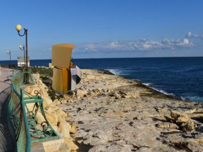 Design-of-a-Demountable-Lifeguard-Station_widercontext_05