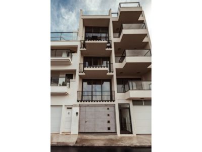 Seaside-Retreat-for-Laurence-Doing-More-with-Less_completed_01